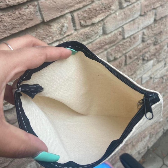 White claw pouch - Picture 2 of 3